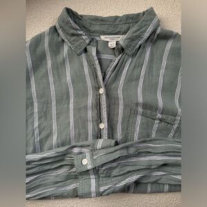 BeachLunchLounge Button Down Top Medium